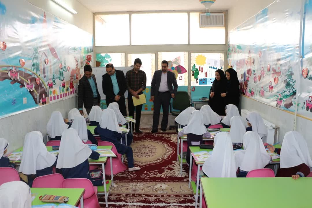 بازدیدمسئولان آموزش و پرورش شهرستان کوهپایه از دبستان غیردولتی شمیم رحمت