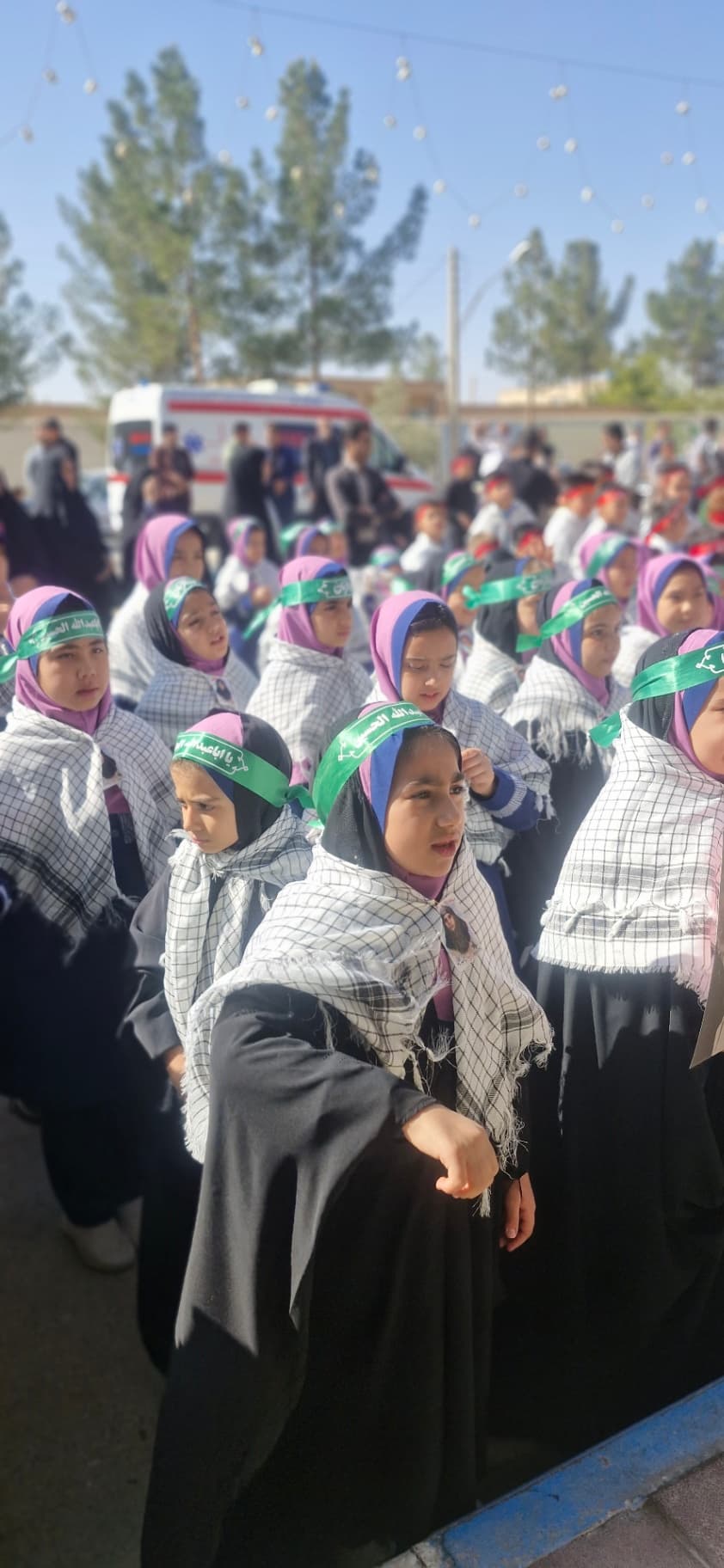 روز دانش آموز گرامی باد.