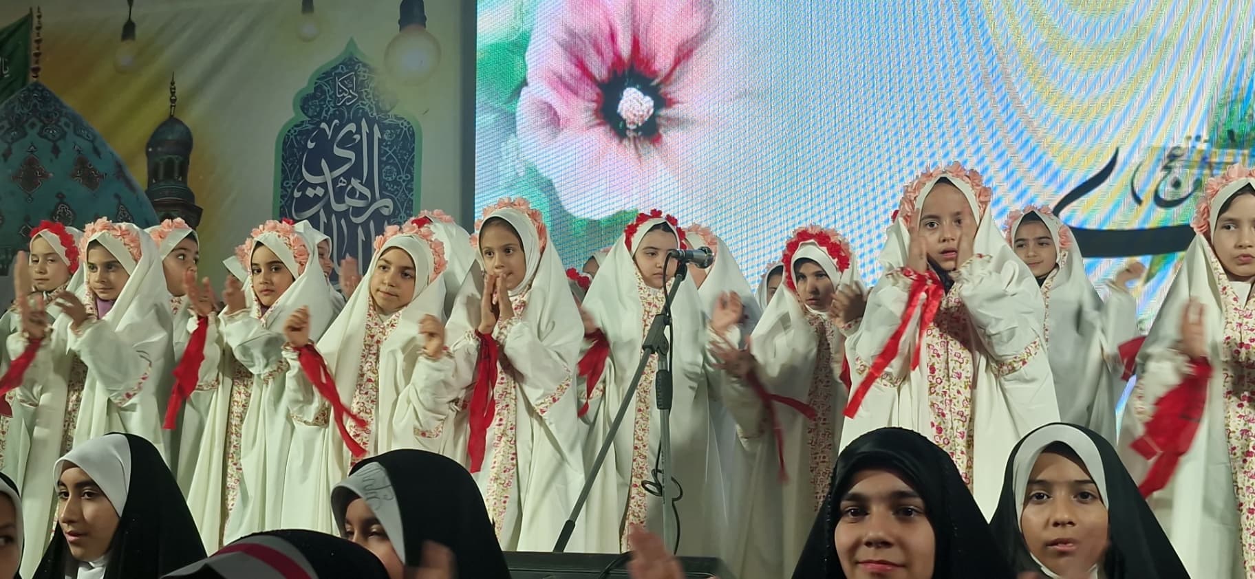 اجرای سرود در باشگاه نشاط سجزی برای همشهریان عزیز بمناسبت نیمه شعبان