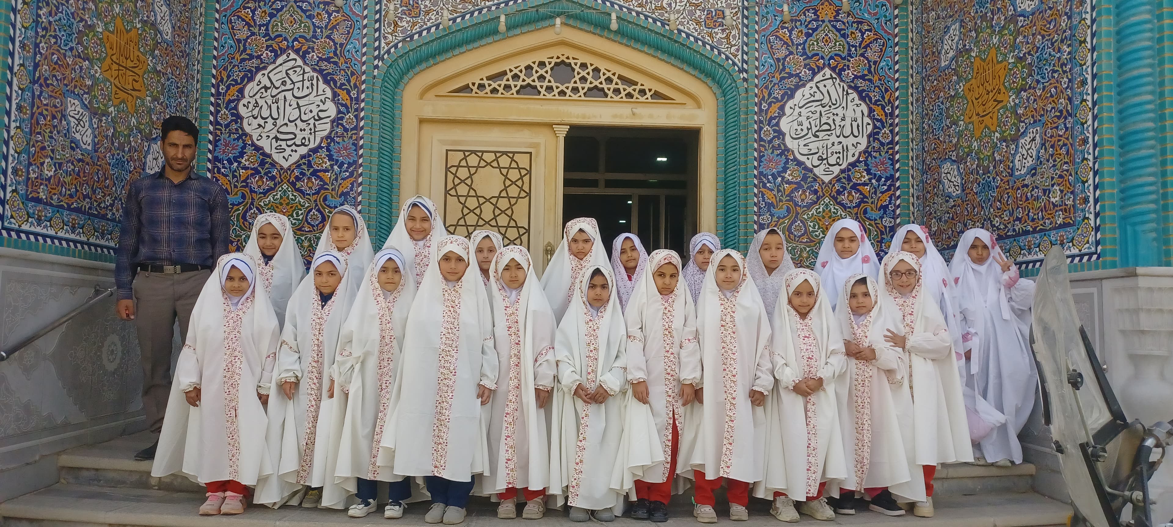 عاشقان وقت نماز است اذان می گوید